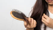 بررسی علل شایع ریزش مو و راهکارهای درمانی